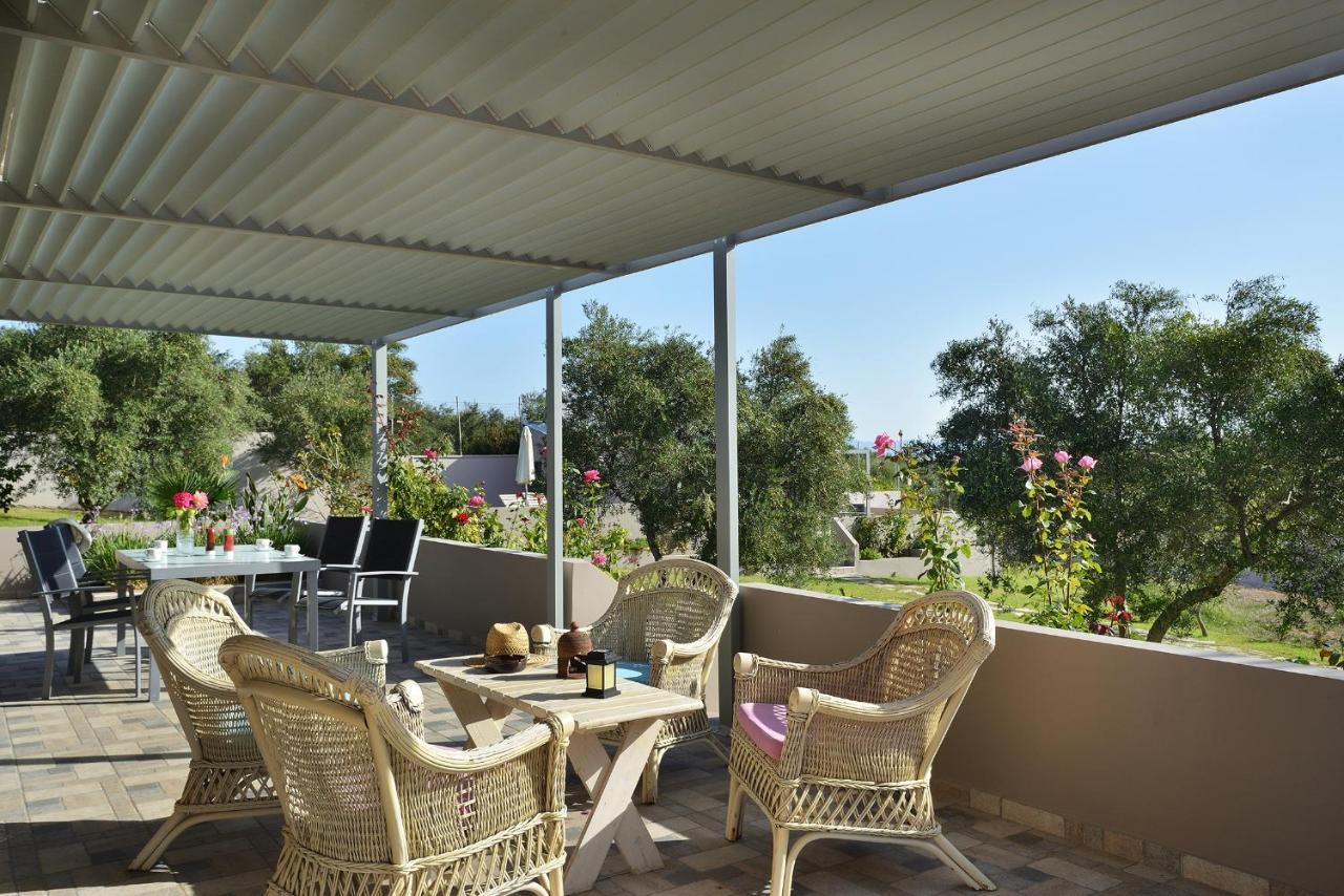 Alexandra'S Garden Houses สตาโลส ภายนอก รูปภาพ